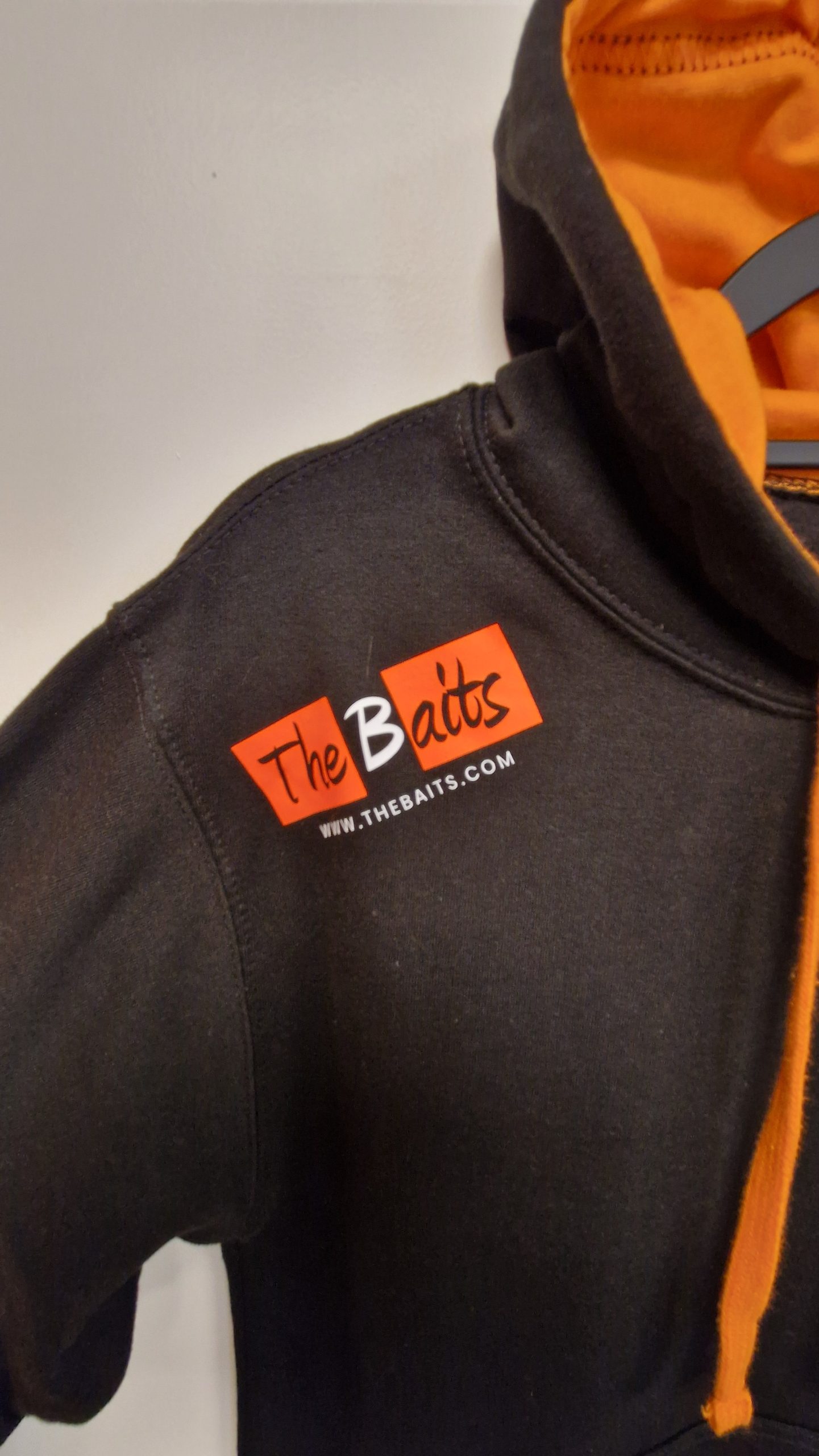 The Baits - Hoodie met schouderlogo - Afbeelding 3